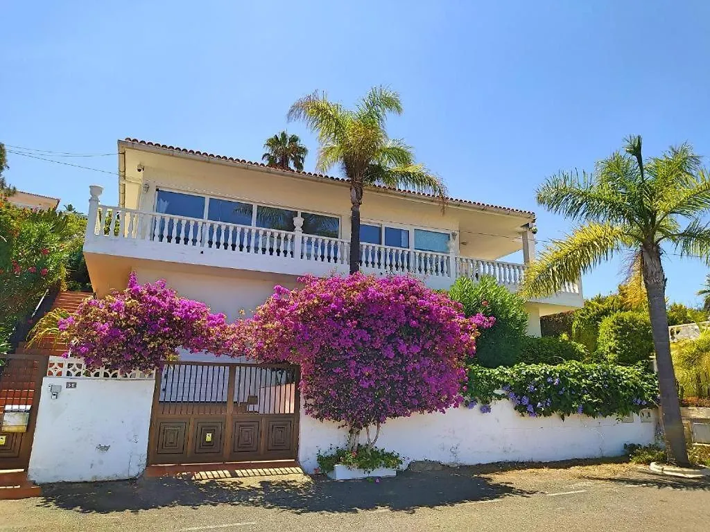 Villa Carioca - with private pool, marvelous garden&amazing ocean view El El Sauzal