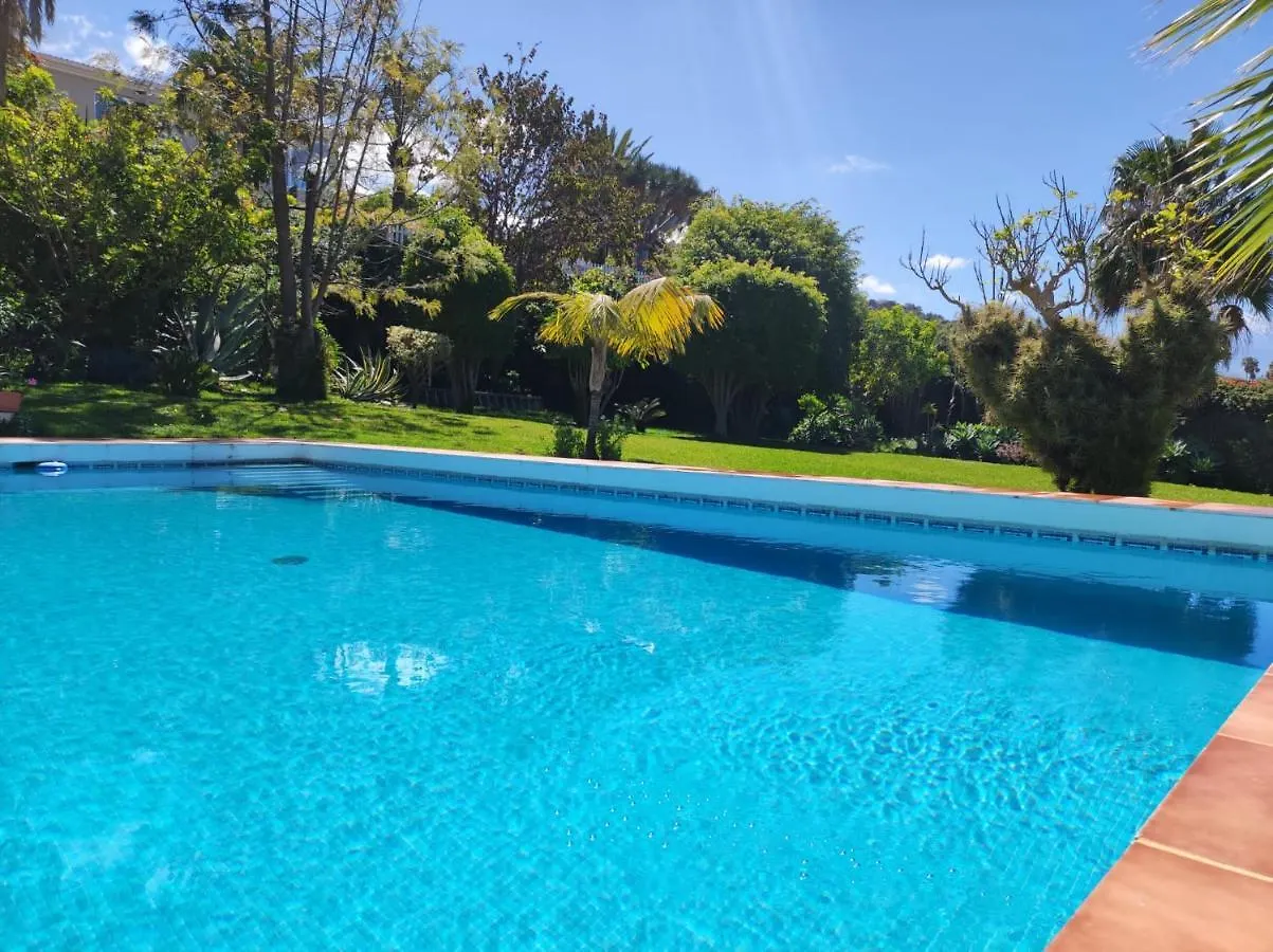 Villa Carioca - with private pool, marvelous garden&amazing ocean view El El Sauzal